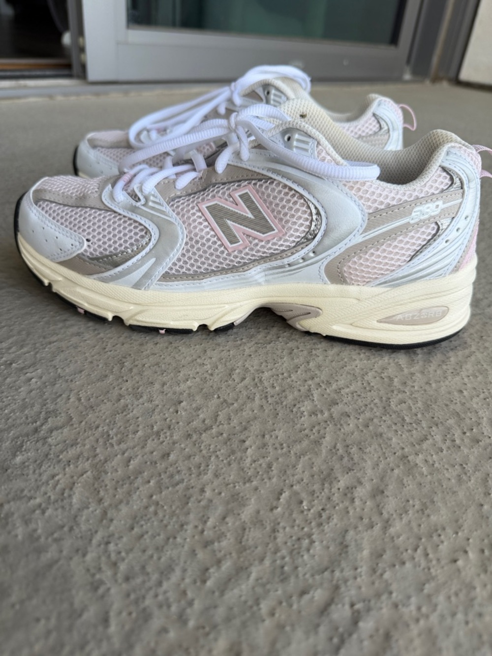 New Balance Women’s Sneakers. Size 6.5. Great condition